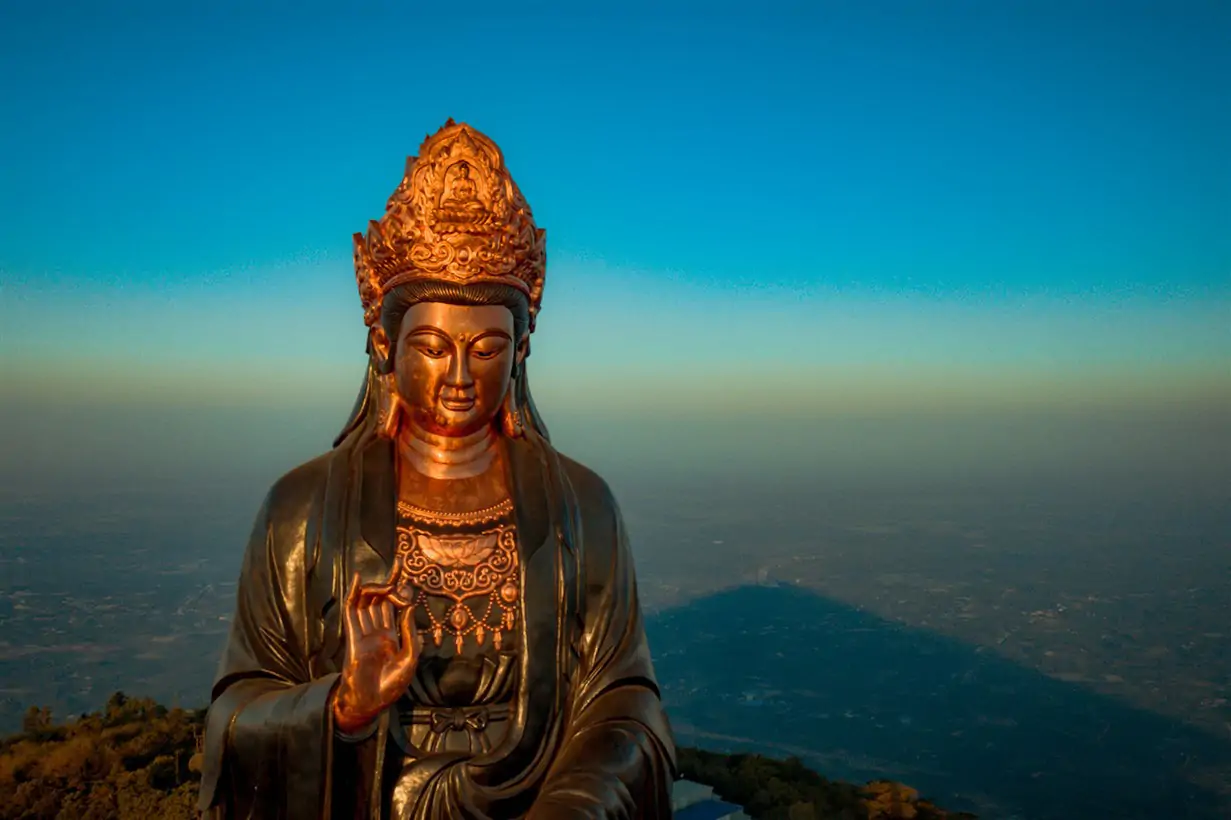 Thu&ecirc; xe c&oacute; t&agrave;i đi n&uacute;i B&agrave; Đen