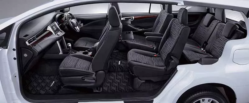 thu&ecirc; xe du lịch Innova 7 chỗ 